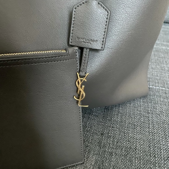 YSL Yves Saint Laurent grey tote with pouch - Picture 13 of 16